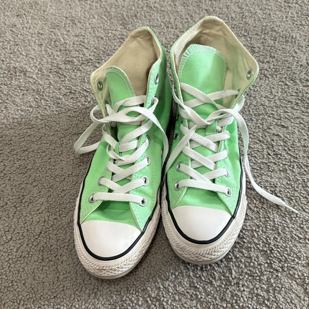 chuck taylor all star converse - women’s 7 in green. Like new condition - Picture 4 of 5